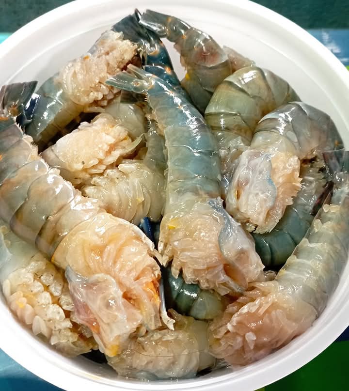 নদীর গলদা চিংড়ি (২০/২৫পিসে Kg)-কেজি